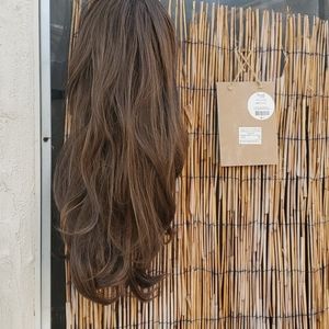 Long brown wig w highlights  NWT